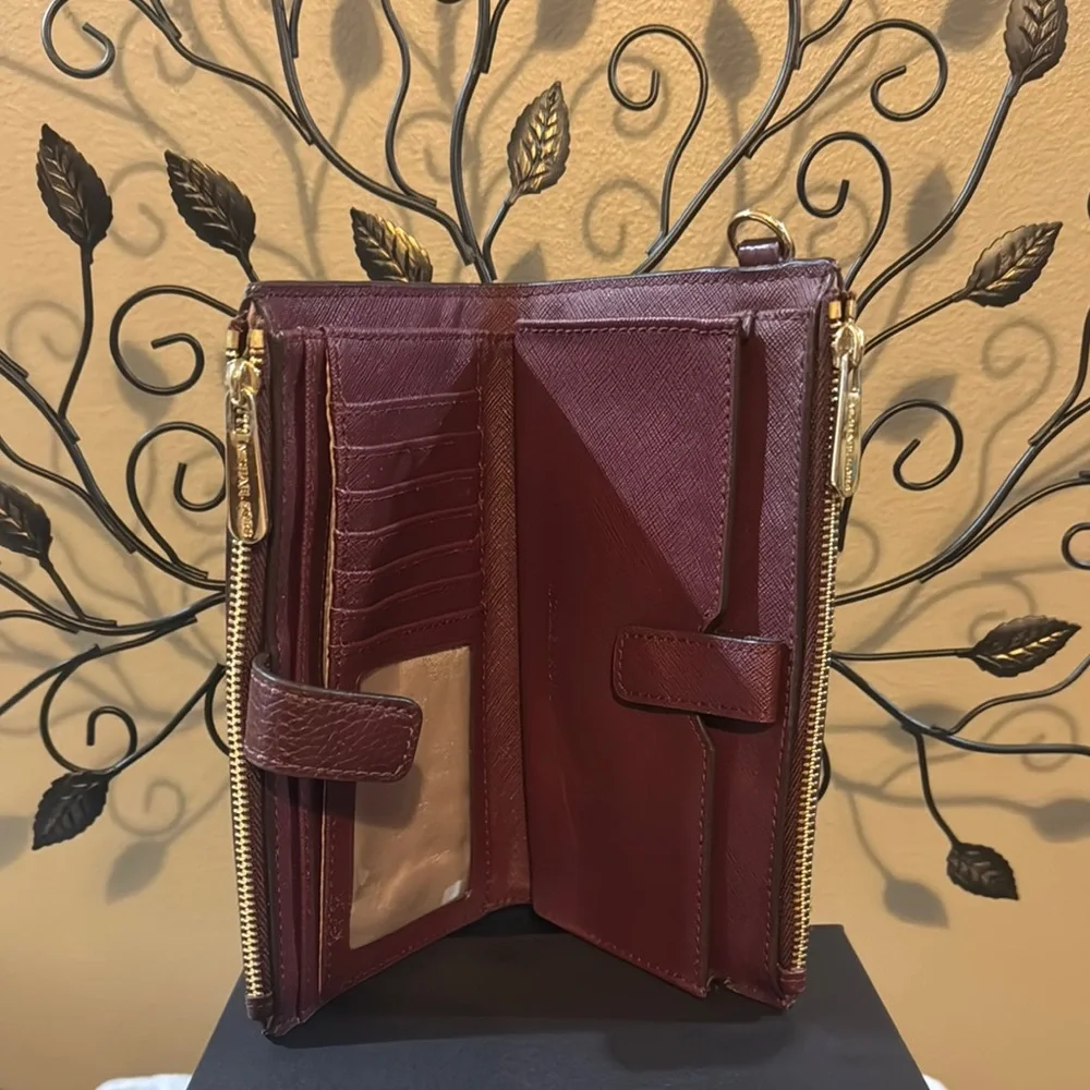 Michael Kors Burgundy Designer Women's Wallet/Wrislet In Great Condition - Picture 5 of 13